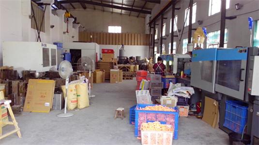 张家港市南丰伟达玻璃钢制品厂 专注注塑加工，定制精品塑料配件